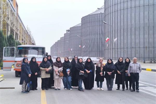 بازدید دانشجویان رشته زیست فناوری از پالایشگاه غلات شرکت زرنام
